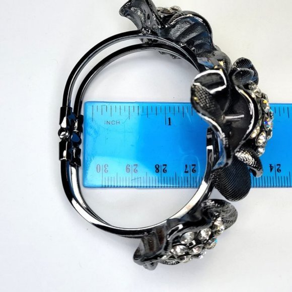 Sparkling Crystal Cuff Hematite Bracelet - Picture 12 of 15